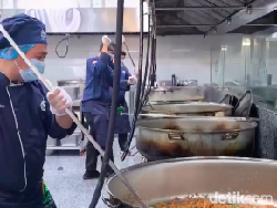Video: Spill Dapur Katering Haji! Menu Nusantara 3 Kali Sehari di Madinah