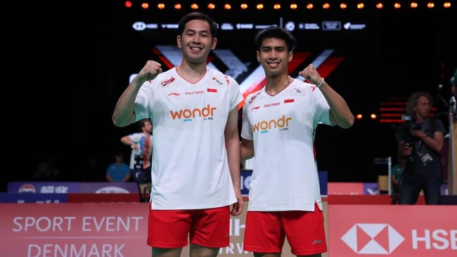 Indonesia kukuh menempati puncak klasemen Grup D Thomas Cup 2026 usai menang dramatis 3-2 atas Thailand dalam laga kedua di Forum Horsens, Minggu (26/4).