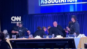 Momen Trump Dievakuasi di Tengah Tembakan Acara Gedung Putih