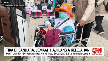 VIDEO: Tiba di Bandara, Jemaah Haji Lansia Kelelahan