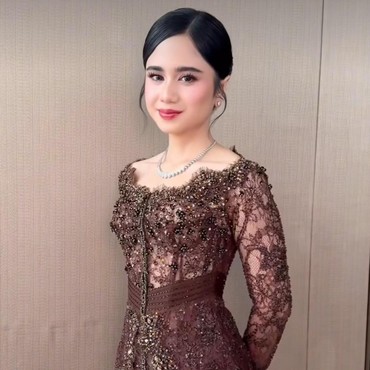 Penampilan Anggun Tissa Biani di Acara Akad Nikah El Rumi dan Syifa Hadju