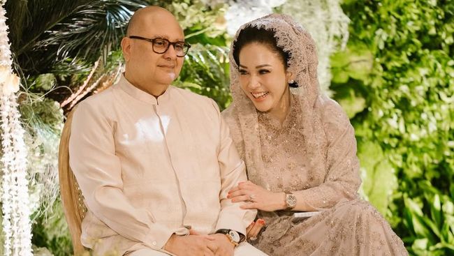 2 Jam Tangan Mewah Irwan Mussry di Siraman El Rumi, Segini Harganya