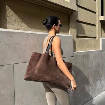 4 Ciri Kepribadian Orang yang Suka Bawa Tas 