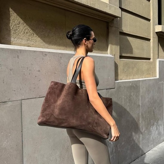 4 Ciri Kepribadian Orang yang Suka Bawa Tas 