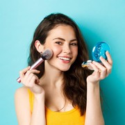 5 Kesalahan Makeup yang Bikin Wajah Terlihat Lebih Tua
