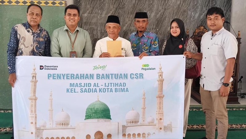 PT Pegadaian Cabang Bima menyalurkan bantuan peralatan ibadah kepada Masjid Al Ijtihad di Kota Bima sebagai bagian dari program Tanggung Jawab Sosial