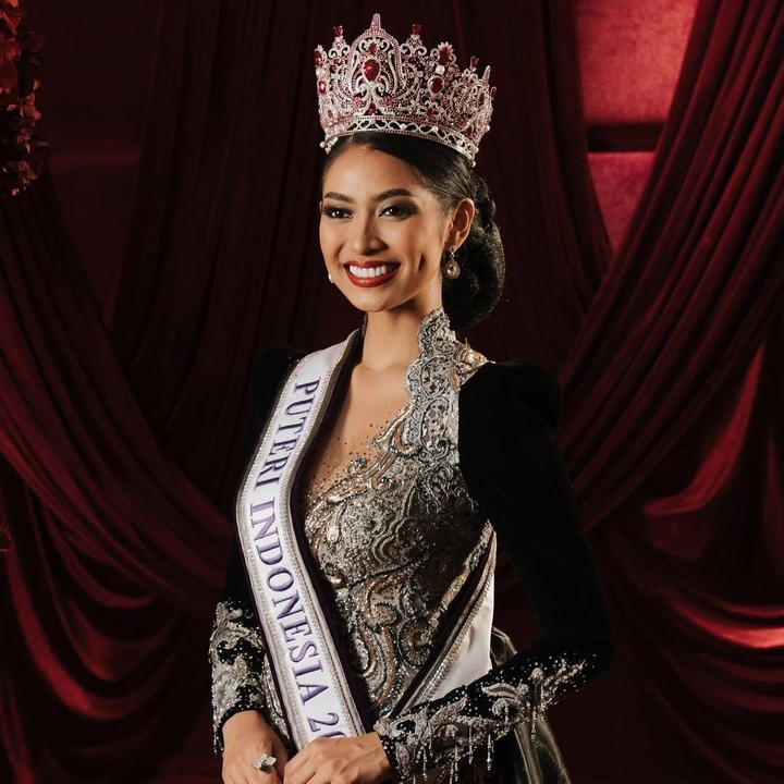 <p>Nama Agnes Aditya Rahajeng tengah ramai menjadi perbincangan publik setelah berhasil meraih gelar dalam ajang kecantikan Puteri Indonesia 2026 mewakili Provinsi Banten. (Foto: Instagram @elizrahajeng)</p>