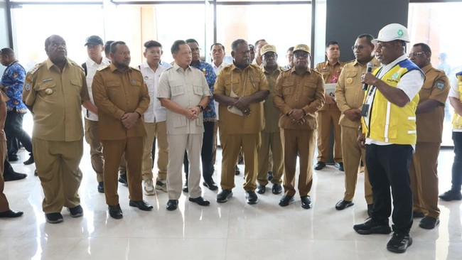 Mendagri Muhammad Tito Karnavian meninjau langsung progres pembangunan Kawasan Pusat Pemerintahan (KPP) Daerah Otonom Baru (DOB) Papua Barat Daya.