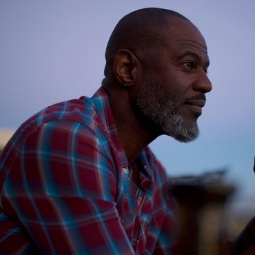 Nyanyi di Nikahan El Rumi & Syifa Hadju, Segini Biaya Undang Brian McKnight