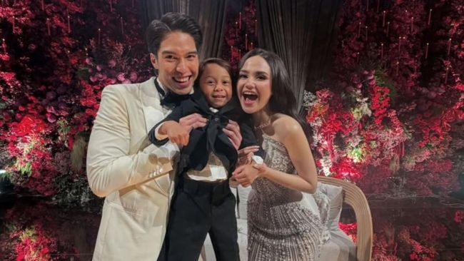 5 Potret Penampilan Anak Artis Hadiri Pernikahan El Rumi Dan Syifa Hadju