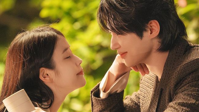 Berikut 5 rekomendasi dan sinopsis drama Korea terpopuler April 2026, dari Perfect Crown hingga The Scarecrow.