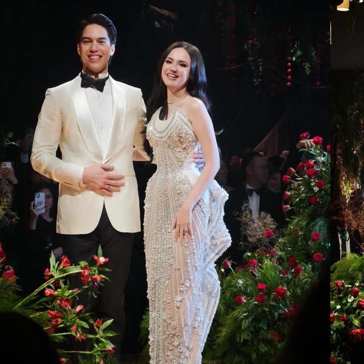 <p>Di momen resepsi pernikahan ini, El dan Syifa tampil serasi mengenakan baju bernuansa putih. E Rumi terlihat tampan memakai setelan jas putih dengan celana dan dasi kupu-kupu hitam. Sedangkan Syifa Hadju tampil anggun mengenakan gaun putih <em>off shoulder</em> dengan nuansa payet silver rancangan Tex Saverio. (Foto: Instagram @robbypurba)</p>