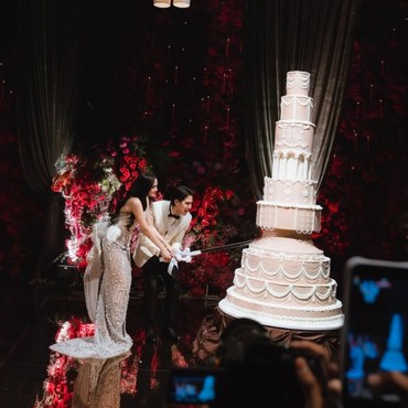 7 Potret Resepsi Mewah Pernikahan El Rumi-Syifa Hadju, Dihadiri Presiden Prabowo