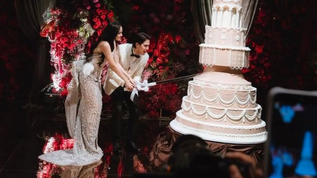 7 Potret Resepsi Mewah Pernikahan El Rumi-Syifa Hadju, Dihadiri Presiden Prabowo