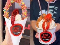 Nyeleneh tapi Laris! Es Krim Ini Pakai Topping Lobster Air Tawar