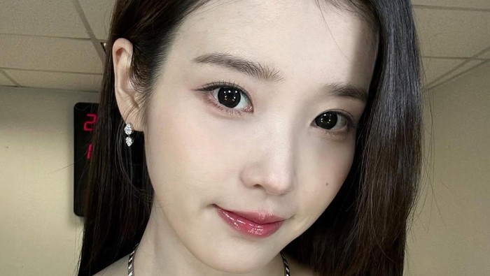 Get The Look: Soft Glam Makeup ala IU Pakai Produk Lokal