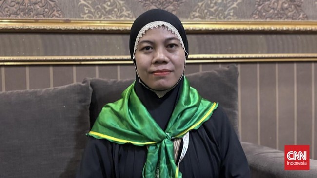 Iis, guru PNS madrasah dari Malang bercerita soal ujian finansial yang sangat berat saat akan melunasi biaya haji 2026 dengan sang suami.