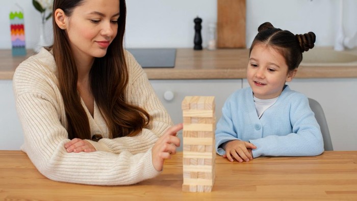 5 Cara Mengasuh Anak Tanpa Bikin Stres Menurut Psikolog