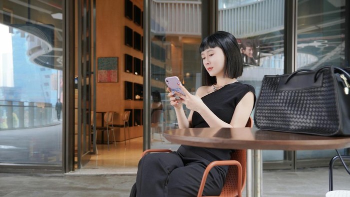 Orang yang suka membawa tas besar cenderung suka overthinking