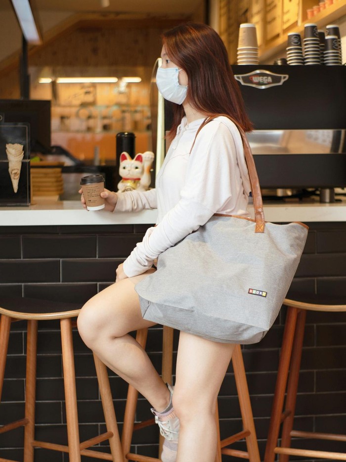 Orang yang suka membawa tas 