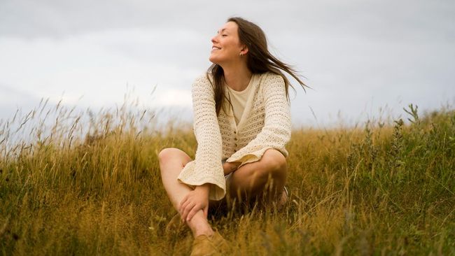 Lebih Suka Ketenangan, Ini 10 Ciri Wanita yang Tidak Suka Caper