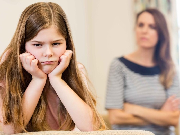 Mudah bagi orang tua untuk salah menafsirkan apa yang diinginkan anak karena anak tidak memiliki kamus emosi yang sama seperti orang dewasa. Ketika mereka merasakan emosi yang besar, seperti marah atau malu, mereka mungkin tidak memiliki kata-kata untuk menyebutkannya.