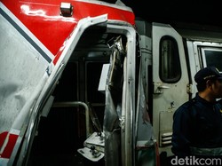 Tragedi di Stasiun Bekasi Timur: KA Jarak Jauh Hantam KRL, 2 Orang Tewas