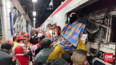 Kereta Tabrakan di Stasiun Bekasi Timur, PT KAI Buka Suara