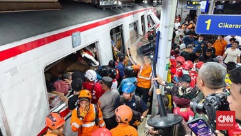 FOTO: Gambar Kecelakaan KRL-KA Argo Bromo Anggrek di Bekasi Timur