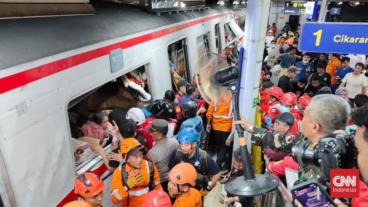 Kecelakaan Kereta di Bekasi Timur, Petugas Kesulitan Evakuasi Korban