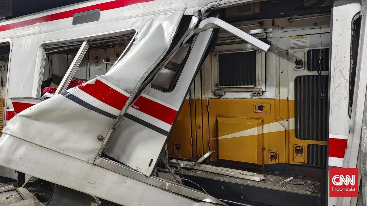 Petugas Masih Evakuasi 7 Korban yang Terjepit Gerbong KRL