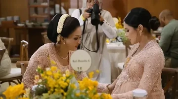 Berita Viral Selebriti dari InsertLive : Siap Jadi Oda, 7 Momen Hangat Maia Estianty Elus Perut Alyssa Daguise yang Segera Melahirkan