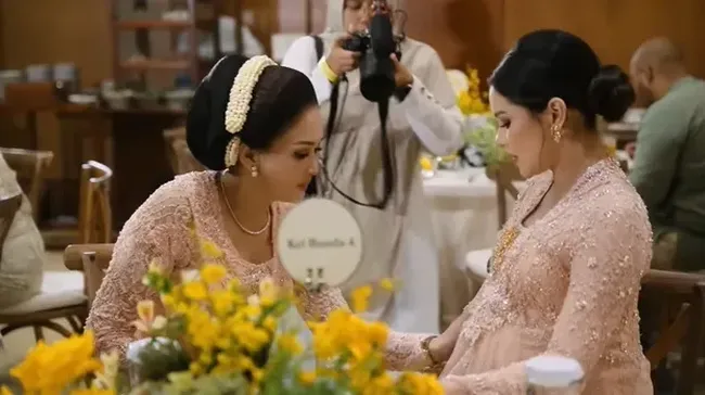 Siap Jadi Oda, 7 Momen Hangat Maia Estianty Elus Perut Alyssa Daguise yang Segera Melahirkan