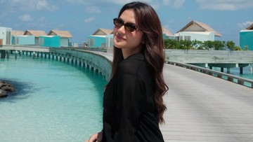 7 Potret Marsha Aruan Healing di Maldives, Suasana Tenang dan Pemandangan Langit Biru