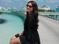 7 Potret Marsha Aruan Healing di Maldives, Suasana Tenang & Pemandangan Langit Biru