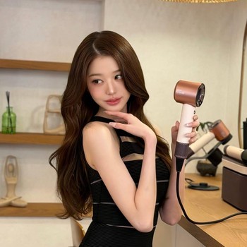 Bak Boneka Hidup, Simak 5 Gaya Wonyoung IVE Hadiri Pop-Up Store Dyson Korea