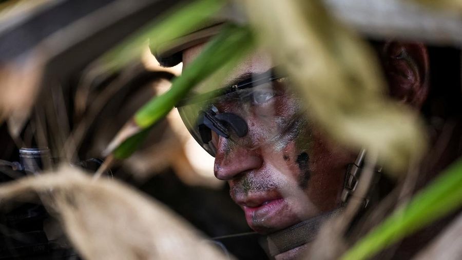 Pasukan AS dan Filipina menggelar latihan militer campuran tahunan di Pantai Long Point, Brgy. Aporawan, Aborlan, Palawan, Filipina, 27 April 2026. (REUTERS/Eloisa Lopez)
