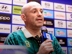 Puja-puji Pelatih Persebaya ke Pertahanan Arema FC