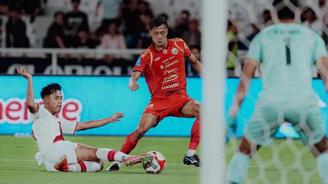 Persija Jakarta mengalahkan Persis Solo 4-0 di Super League 2025/2026. Gol dicetak Allano Lima dan Jean Mota, meski banyak peluang terbuang.