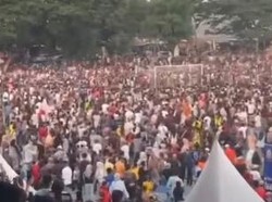 Penonton Meluber ke Lapangan, Laga Bupati Cup Jeneponto Ditunda