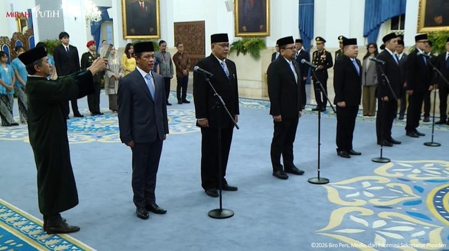 Presiden RI Prabowo Subianto melantik sejumlah tokoh baru dalam reshuffle kabinet, termasuk di antaranya M Qodari dan Hasan Nasbi pada Senin sore ini.