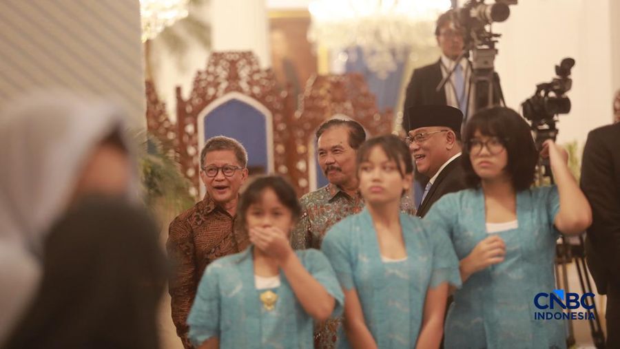 Rocky Gerung saat menghadiri pelantikan Pejabat Negara/Pemerintah oleh Presiden RI, Istana Negara, Jakarta, Senin (27/4/2026). (CNBC Indonesia/Muhammad Sabki)