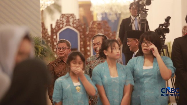 Rocky Gerung Buka-bukaan Alasan Hadiri Pelantikan Jumhur Jadi Menteri
