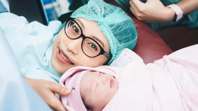 Momen Septiningtyas, Istri Pengacara Viral Sangun Ragahdo Melahirkan Anak Pertama