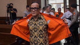 Terdakwa kasus dugaan pemerasan dalam pengurusan sertifikat Keselamatan dan Kesehatan Kerja (K3) di Kementerian Ketenagakerjaan Immanuel Ebenezer bersiap mengikuti sidang lanjutan di Pengadilan Tipikor, Jakarta, Senin (27/4/2026). Sidang dengan agend