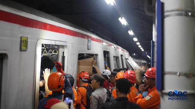 KRL Ditabrak KA Argo Bromo Anggrek di Bekasi Timur, 2 Orang Tewas