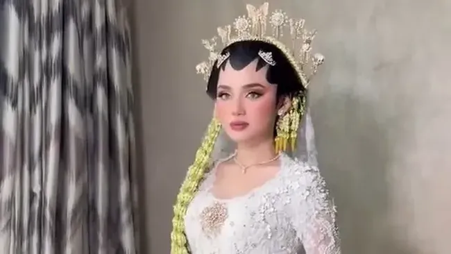 7 Potret Detail Kebaya Akad Nikah Syifa Hadju, Pakai 4 Jenis Material Berbeda dan Aksen 3D