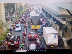 Truk Gangguan di Jl Gatot Subroto Arah Kuningan Pagi Ini, Lalin Macet