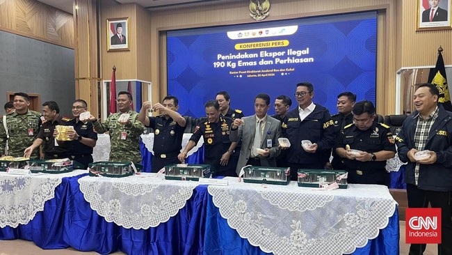 Petugas mengamankan barang bukti berupa 60,3 kg perhiasan emas dan 130,262 kg koin emas. Aksi ini menyelamatkan potensi kerugian negara hingga Rp41 miliar.