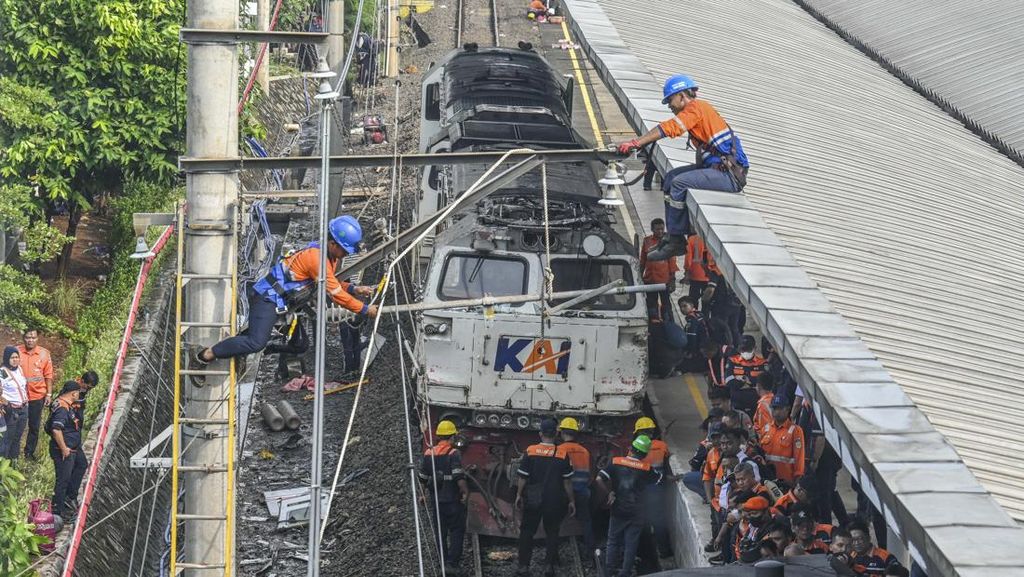KNKT: Argo Bromo Anggrek Melintas Sinyal Hijau Sebelum Tabrak KRL
